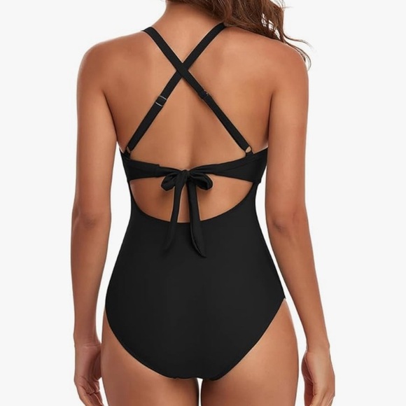 NWT-tummy control cut out women’s 
Medium stunning bathing suit - Picture 4 of 5